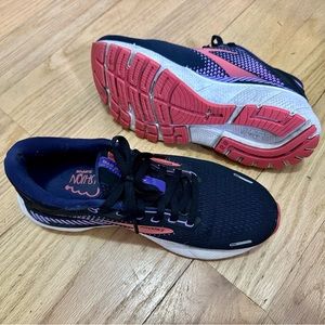 Brooks running sneakers - lightly worn - 7.5 women -